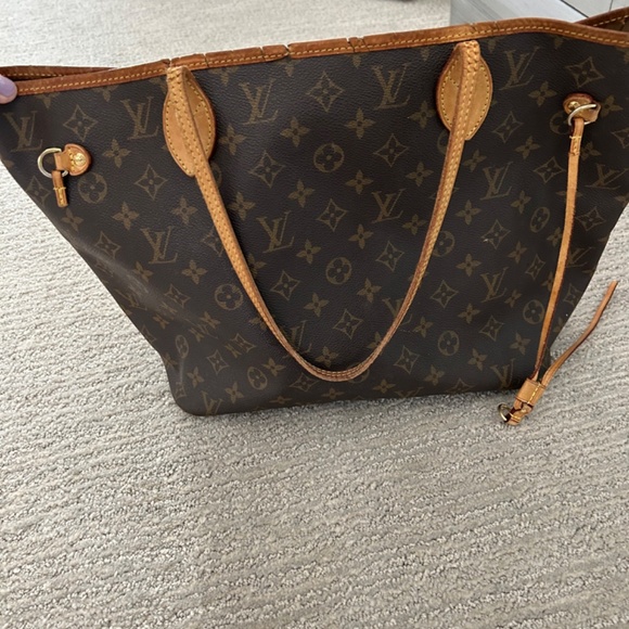 Louis Vuitton - Picture 4 of 6